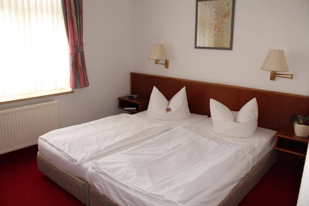 Hotel Fuersteneck Bernburg Oda fotoğraf